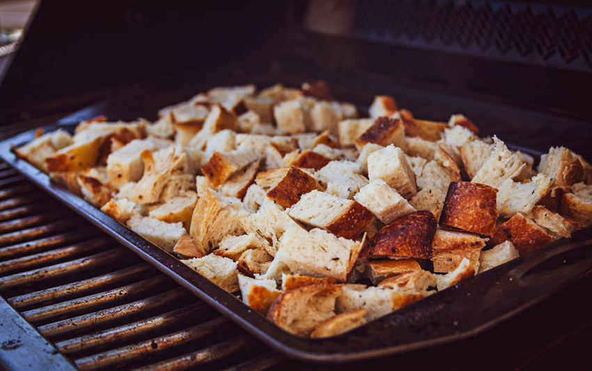 RecipeBlog - Garlic Cheddar Sourdough Stuffing - Toast Bread