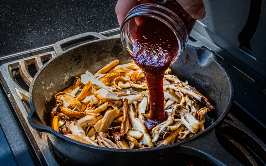 Recipe Blog - Vegan Mushroom Pulled Pork - Sauce1