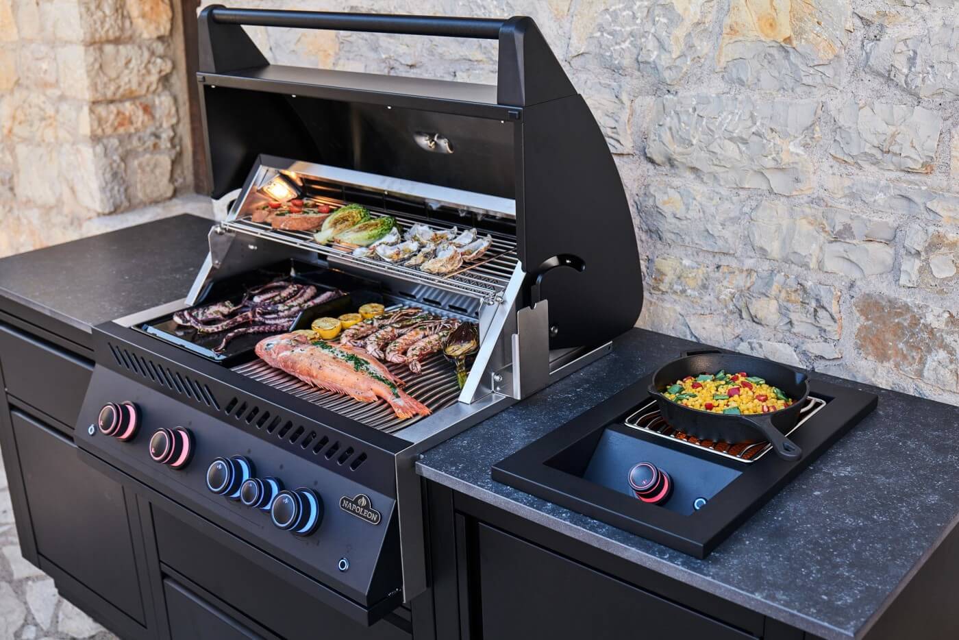 Gallery Image 3 - OASIS® 106 Outdoor Kitchen, Built-in 700 Series 32