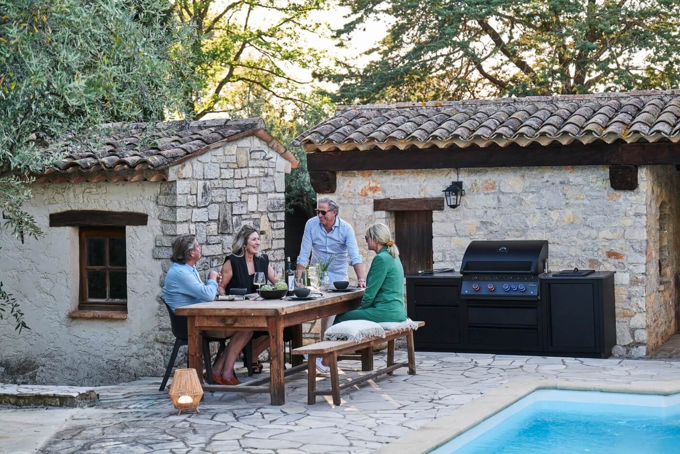 Gallery Image 4 - OASIS® 106 Outdoor Kitchen, Built-in 700 Series 32