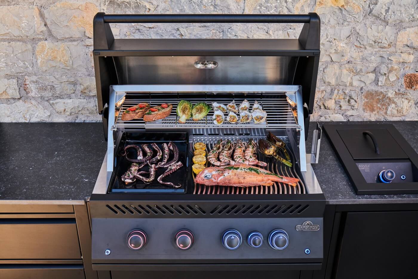 Gallery Image 9 - OASIS® 106 Outdoor Kitchen, Built-in 700 Series 32