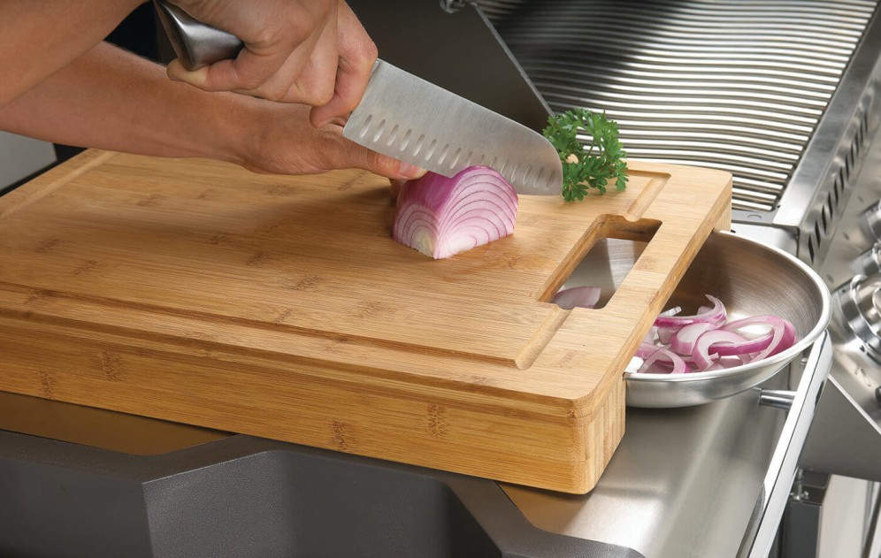 https://www.napoleon.com/sites/default/files/styles/gallery_item/public/products/70012-Web-Gallery-03-70012-55207-Knife-set-Cutting-board-in-use-Full-Size.jpg?itok=NyO2Q2wY